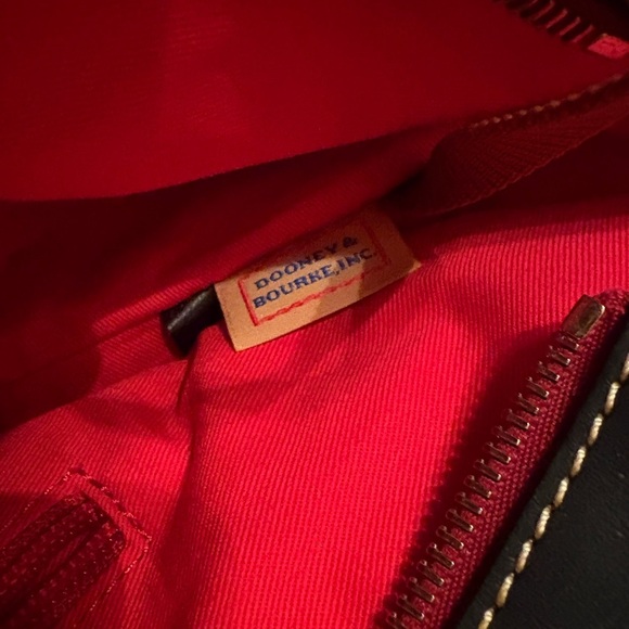 Brand new Dooney & Bourke Tan and Black Signature Tote - Picture 6 of 11